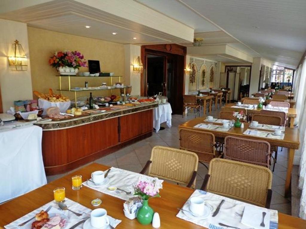 Hotel Frontenac กังโปสดูจอร์เดา ภายนอก รูปภาพ