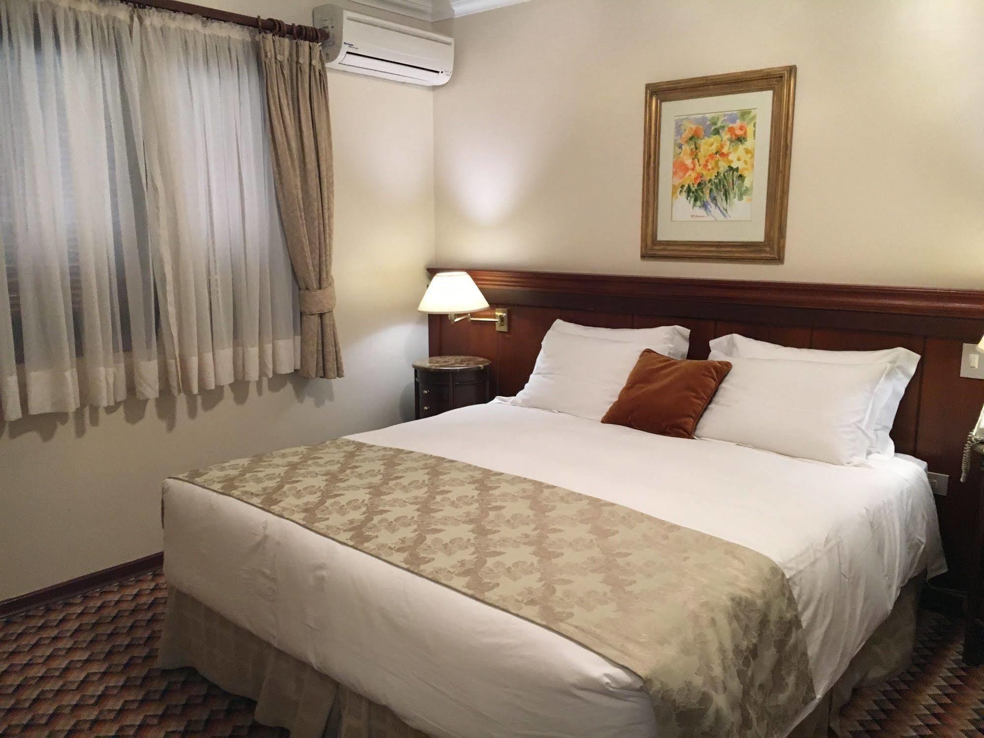 Hotel Frontenac กังโปสดูจอร์เดา ภายนอก รูปภาพ