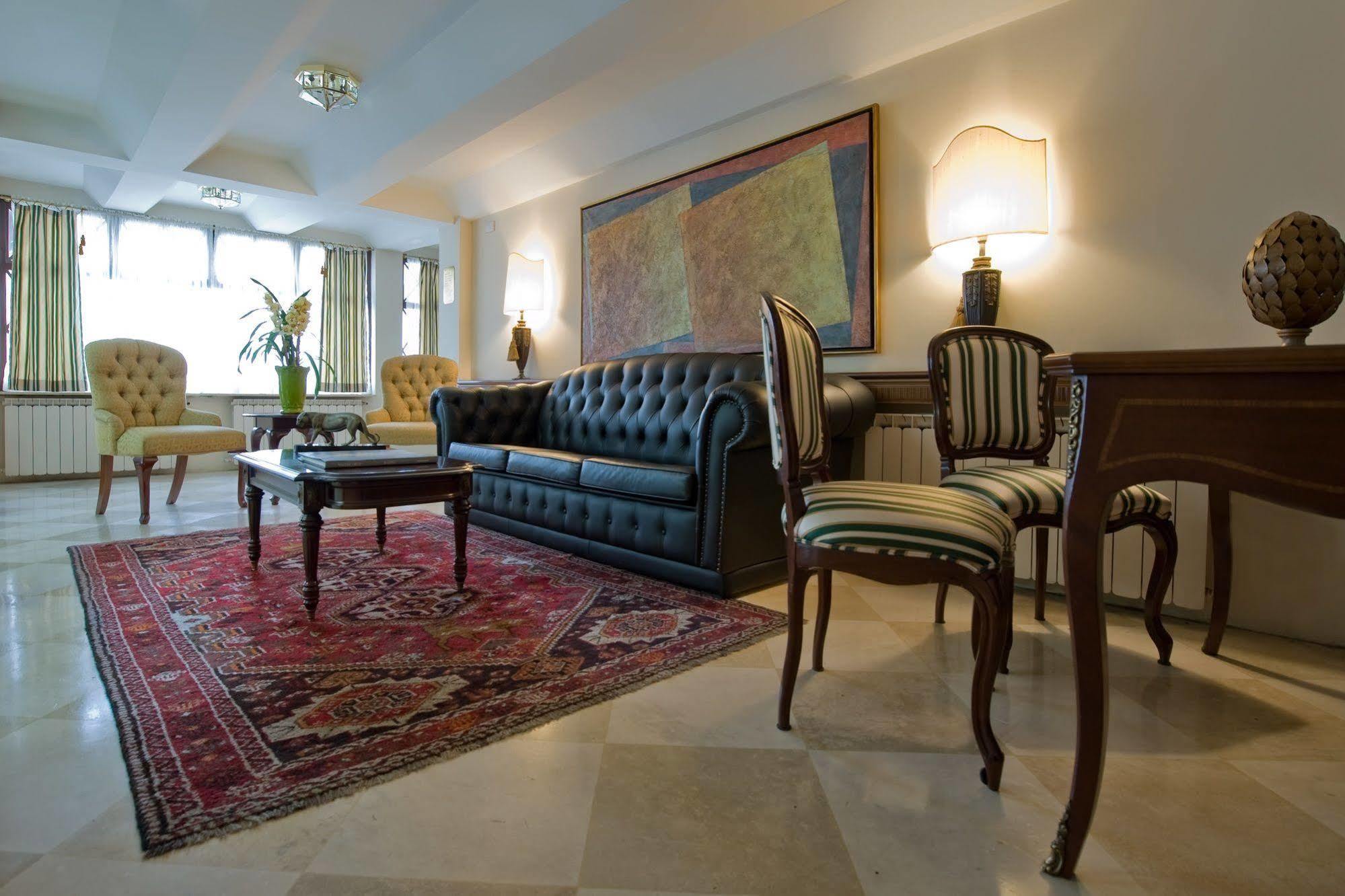 Hotel Frontenac กังโปสดูจอร์เดา ภายนอก รูปภาพ
