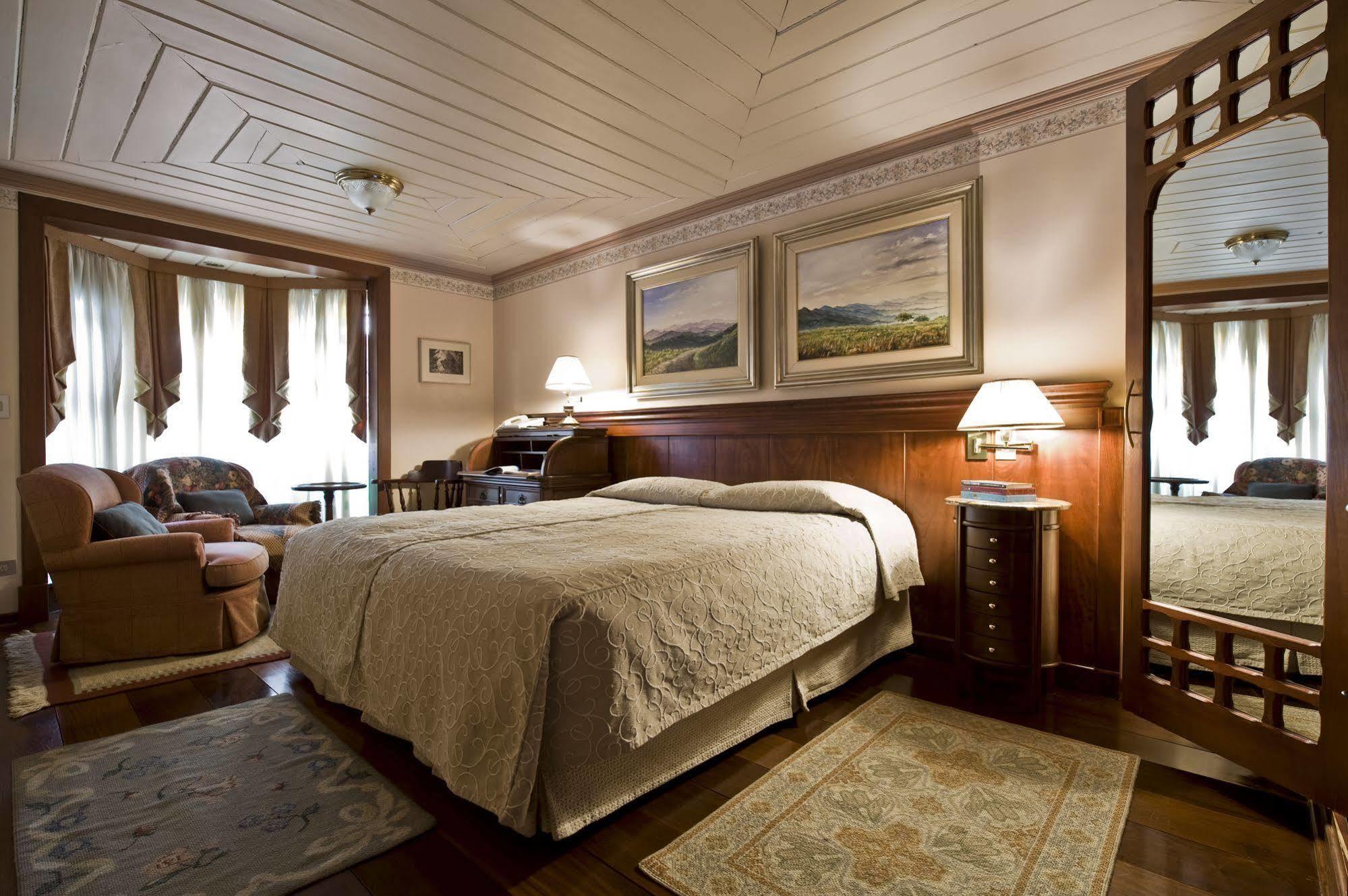 Hotel Frontenac กังโปสดูจอร์เดา ภายนอก รูปภาพ