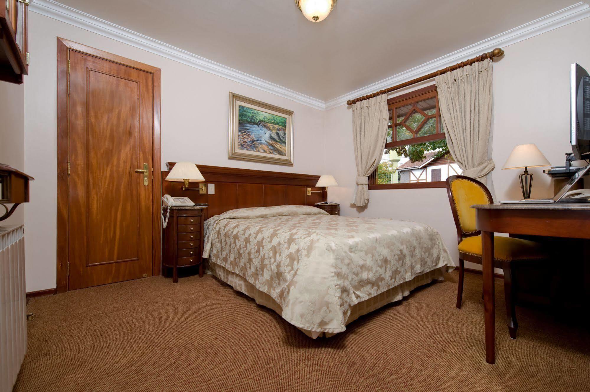 Hotel Frontenac กังโปสดูจอร์เดา ภายนอก รูปภาพ